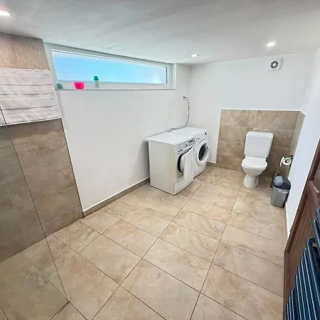 Appartement Quiet With Kitchen, Parking & Laundry